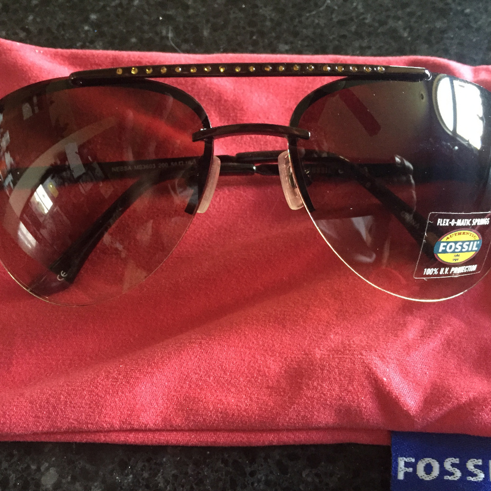 NEW NEVER WORN Fossil Aviator Sunglasses